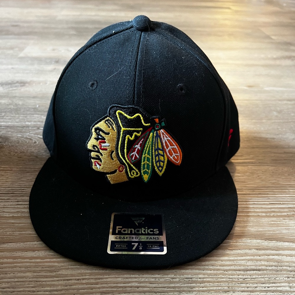 Chicago Blackhawks Fitted flat rimmed hat